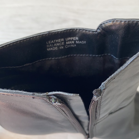 Heeled ankle bootie - Picture 4 of 7